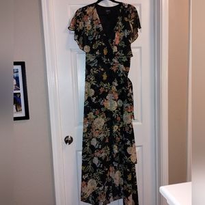 Flowy short-sleeve floral wrap maxi dress